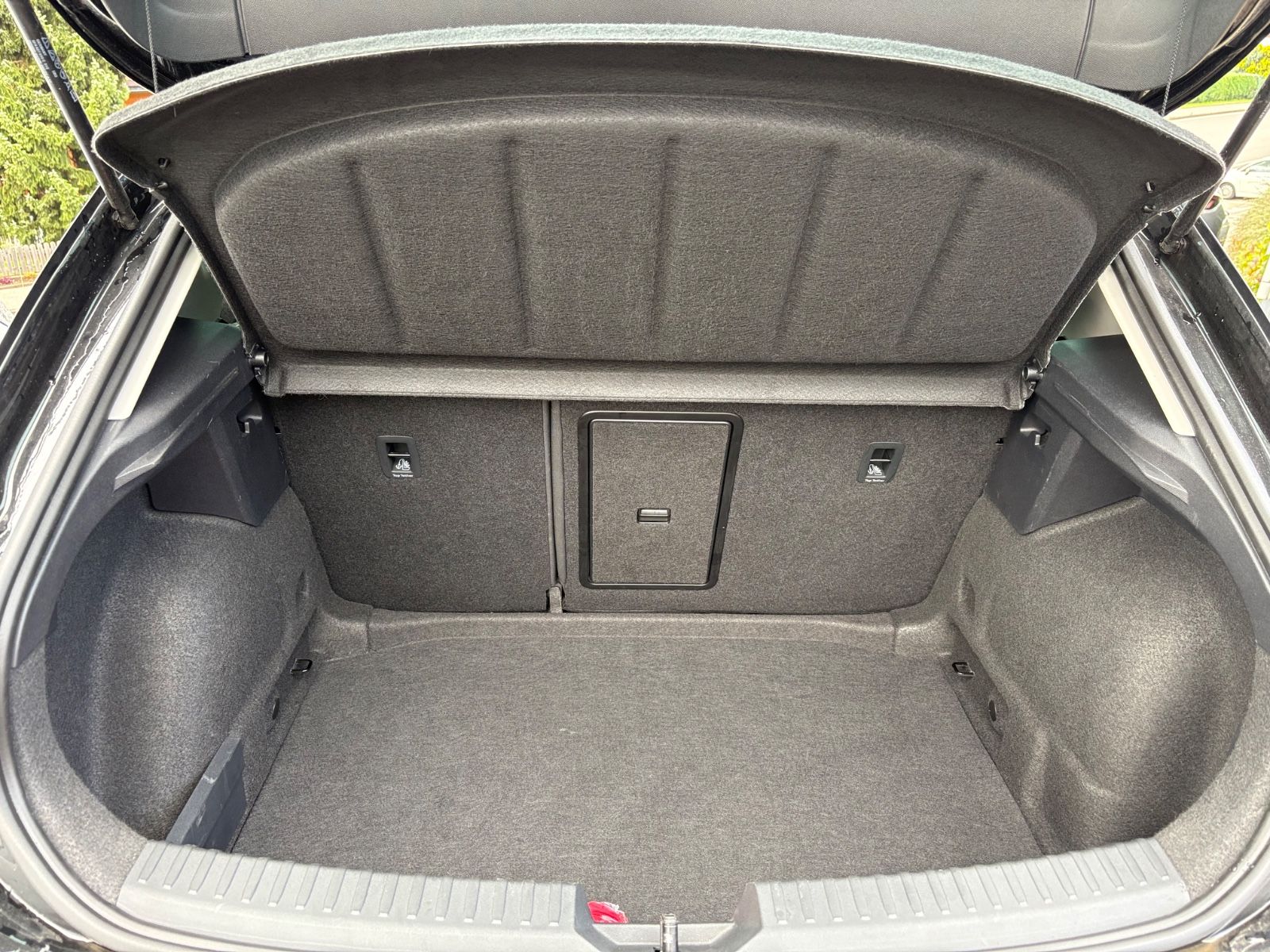 Fahrzeugabbildung CUPRA Leon 1.5 eTSI 110kW DSG NAVI, LED, KAMERA