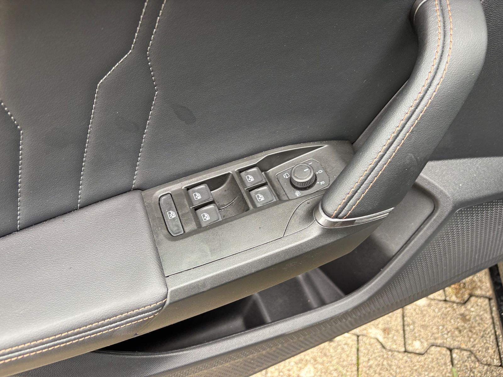 Fahrzeugabbildung CUPRA Leon 1.5 eTSI 110kW DSG NAVI, LED, KAMERA