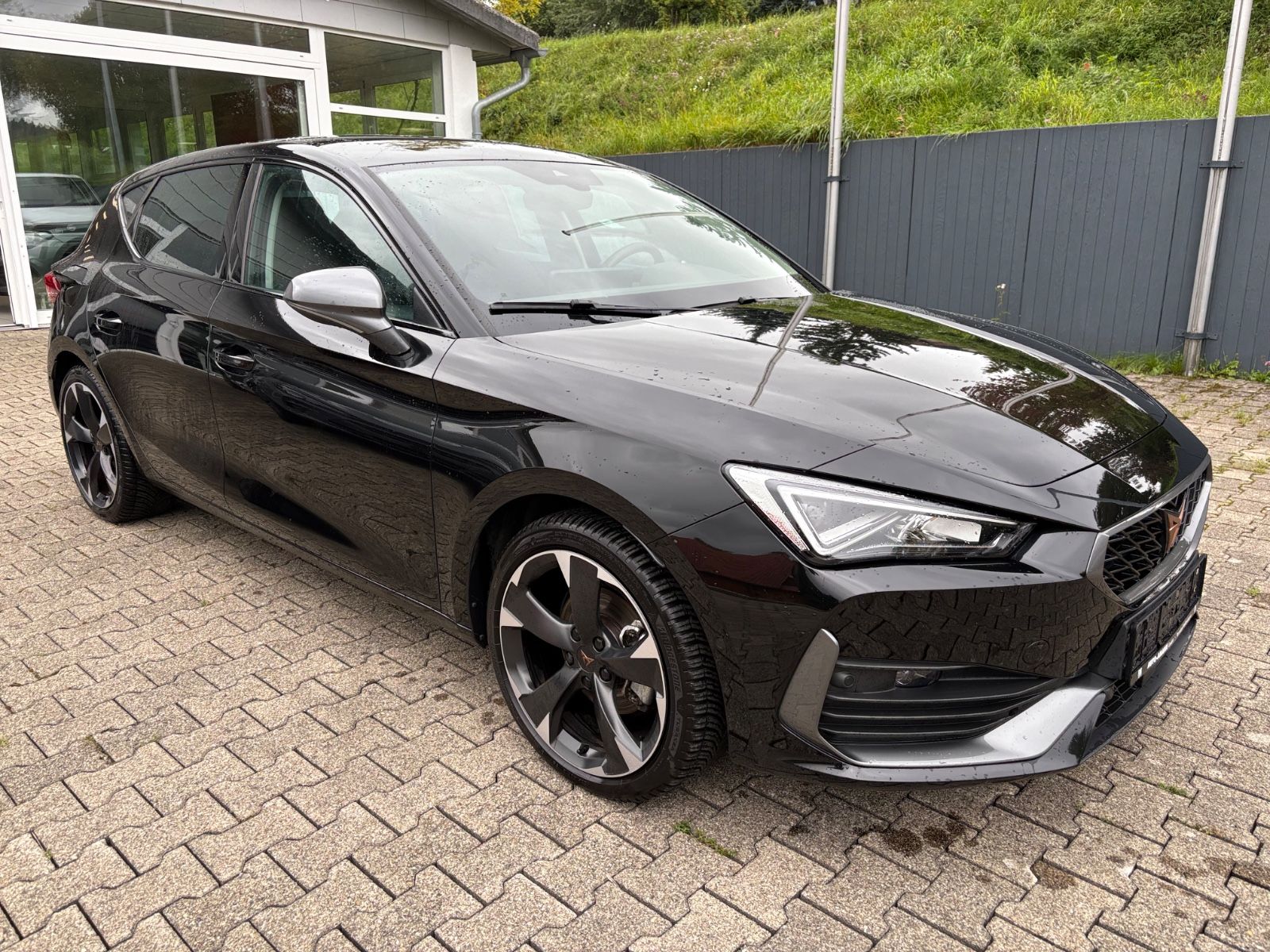 Fahrzeugabbildung CUPRA Leon 1.5 eTSI 110kW DSG NAVI, LED, KAMERA