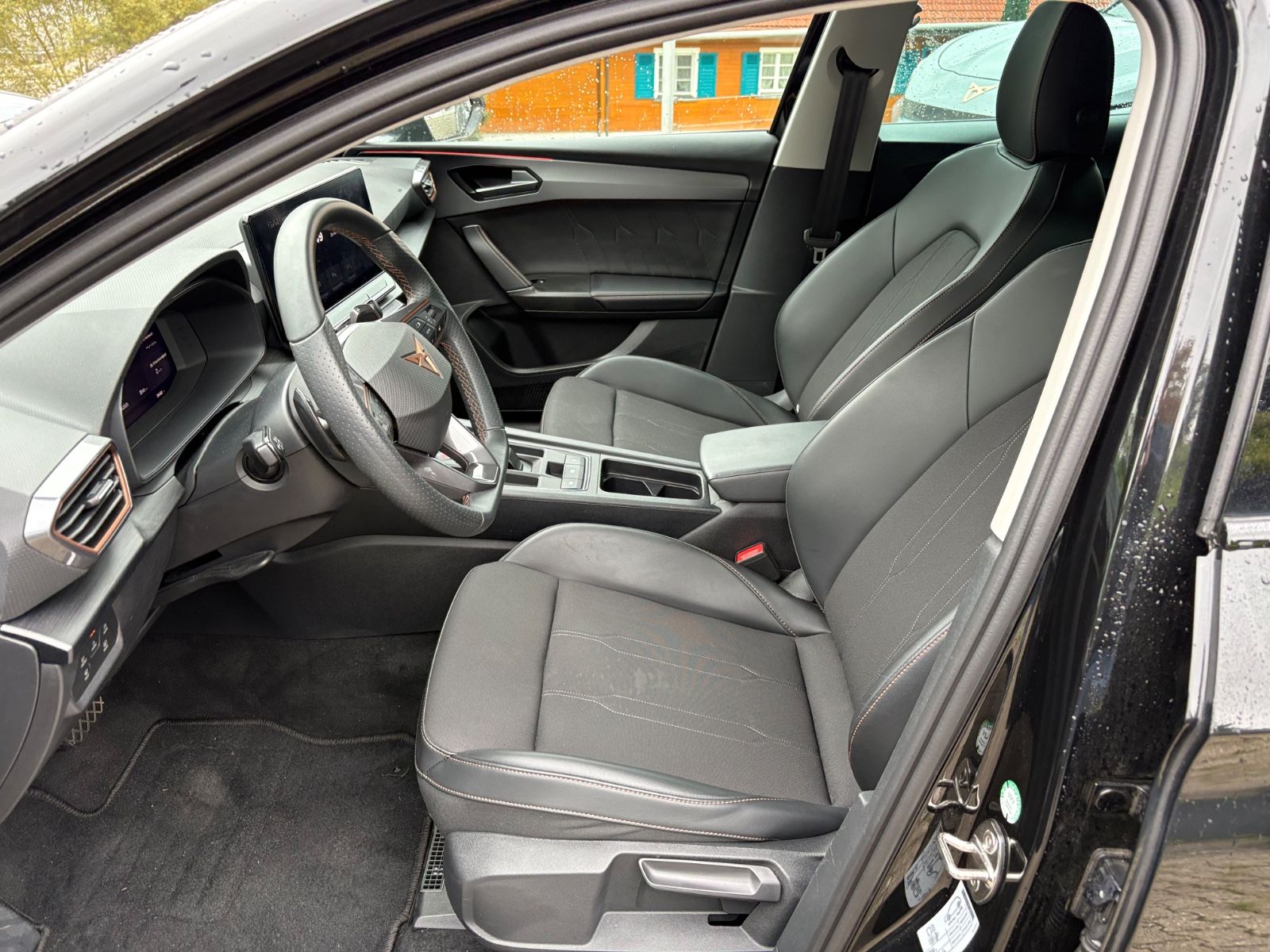 Fahrzeugabbildung CUPRA Leon 1.5 eTSI 110kW DSG NAVI, LED, KAMERA