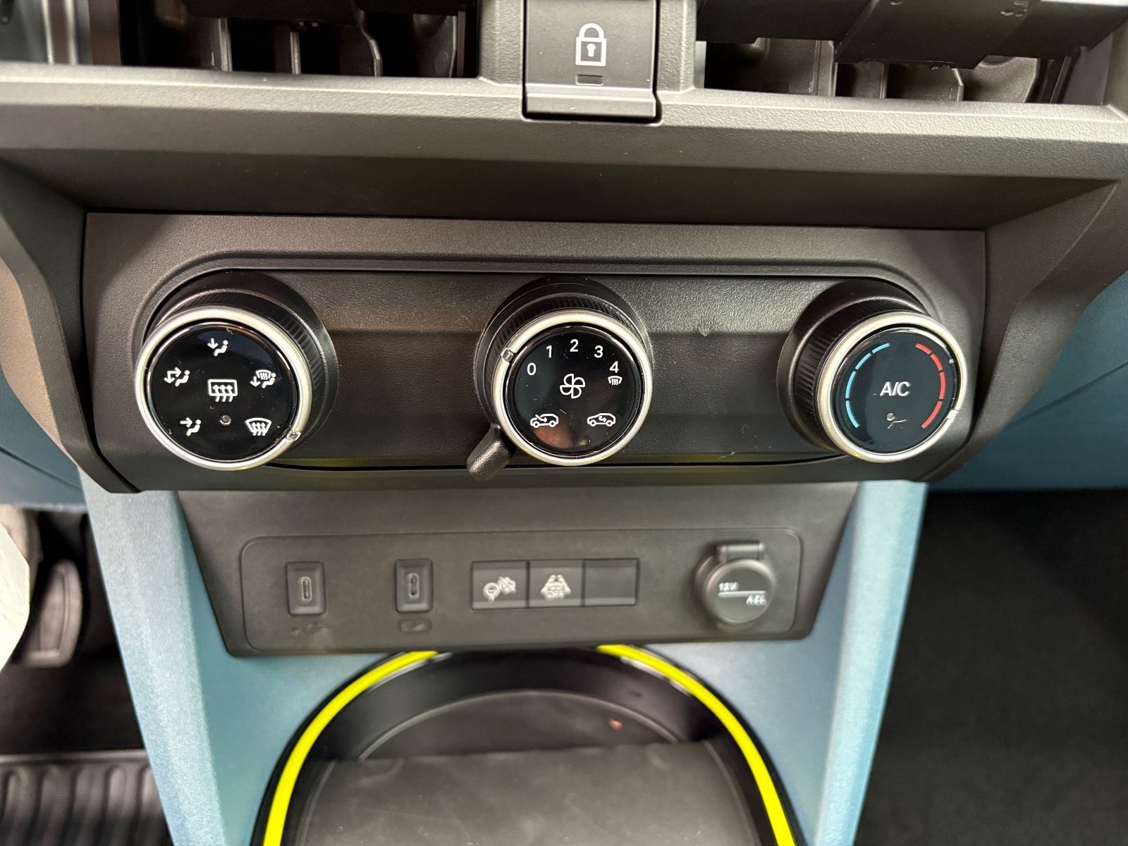 Fahrzeugabbildung Fiat Grande Panda 1.2 Hybrid AUTOMATIK, LED, CARPLAY