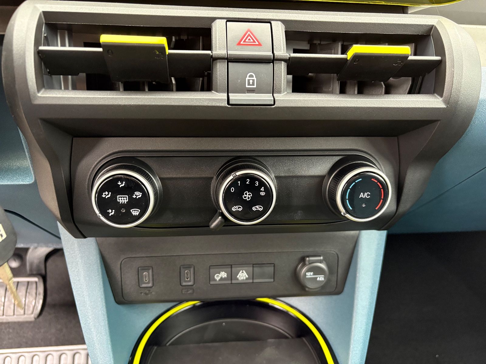 Fahrzeugabbildung Fiat Grande Panda 1.2 Hybrid AUTOMATIK, LED, CARPLAY