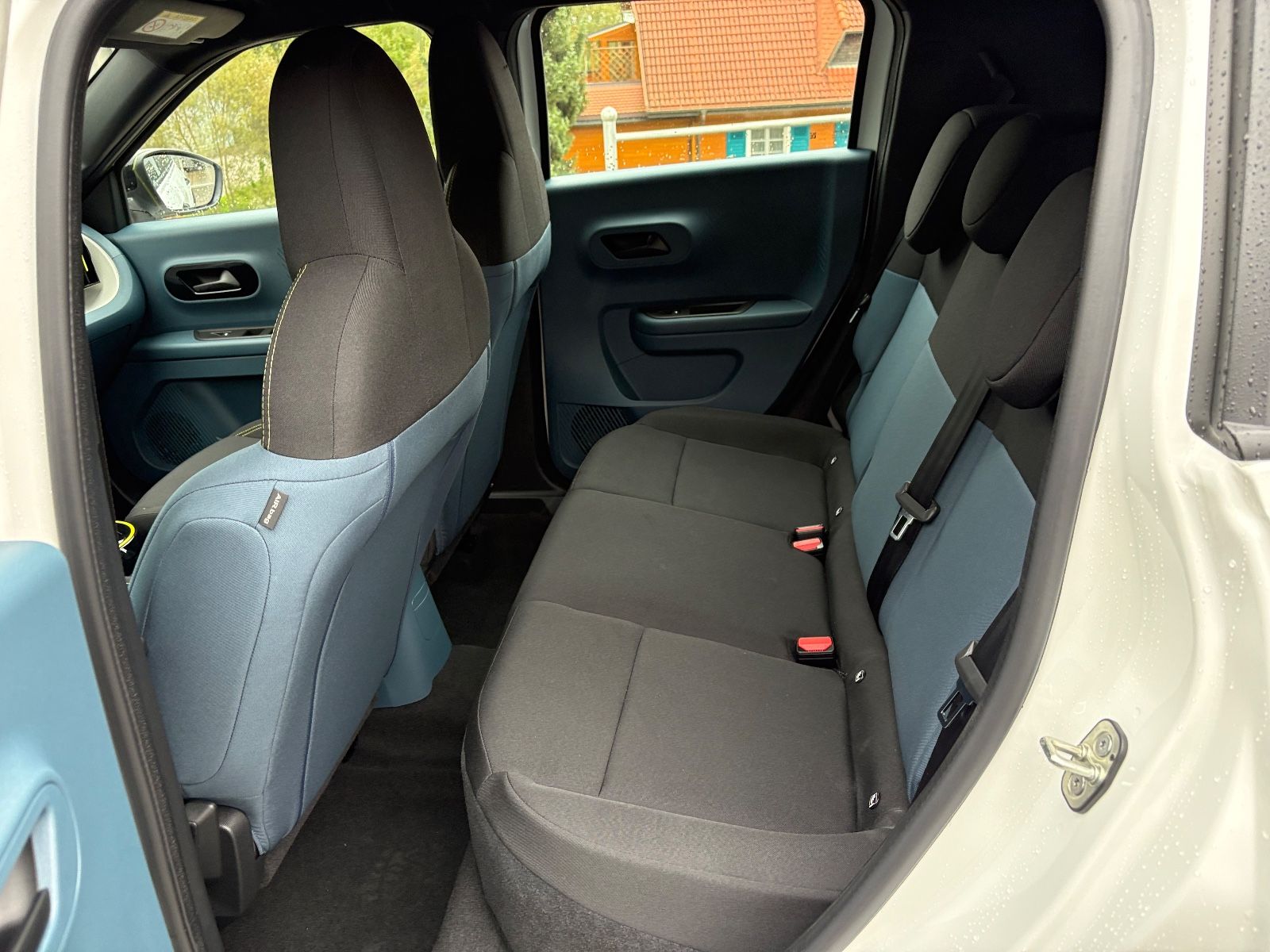Fahrzeugabbildung Fiat Grande Panda 1.2 Hybrid AUTOMATIK, LED, CARPLAY