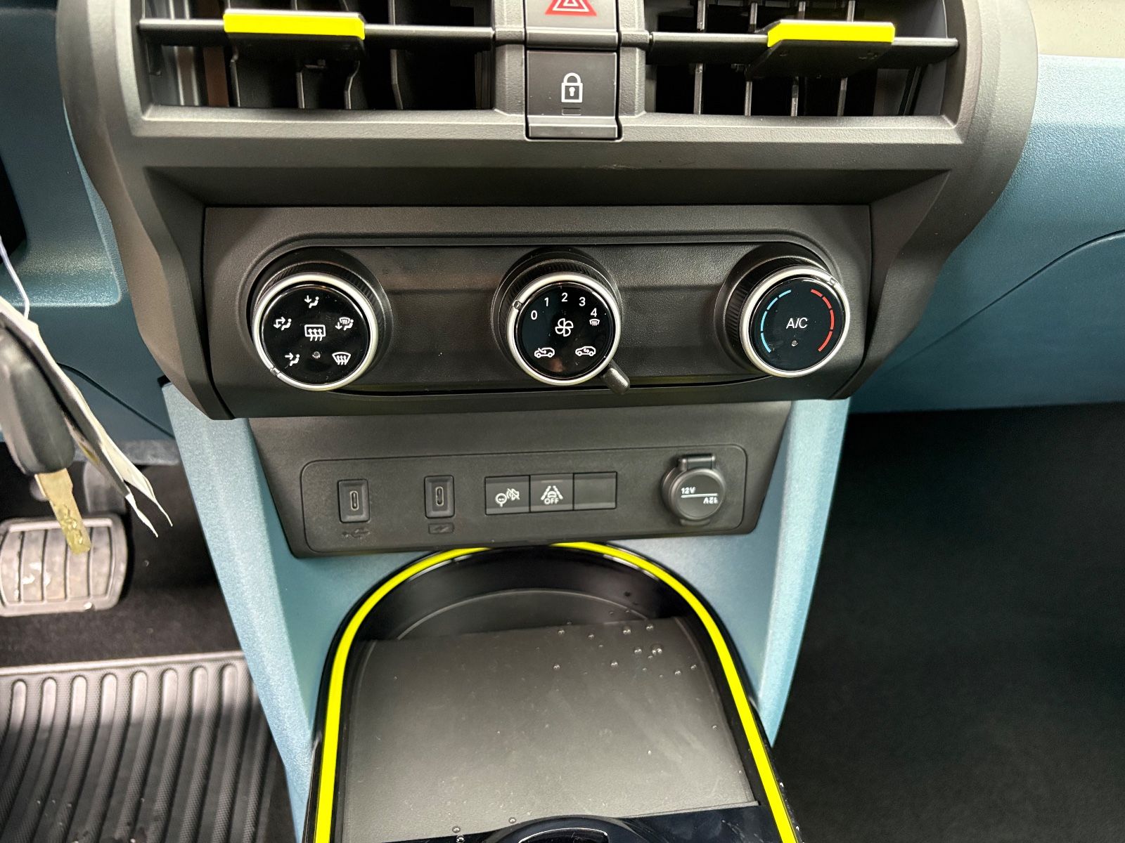 Fahrzeugabbildung Fiat Grande Panda 1.2 Hybrid AUTOMATIK, LED, CARPLAY