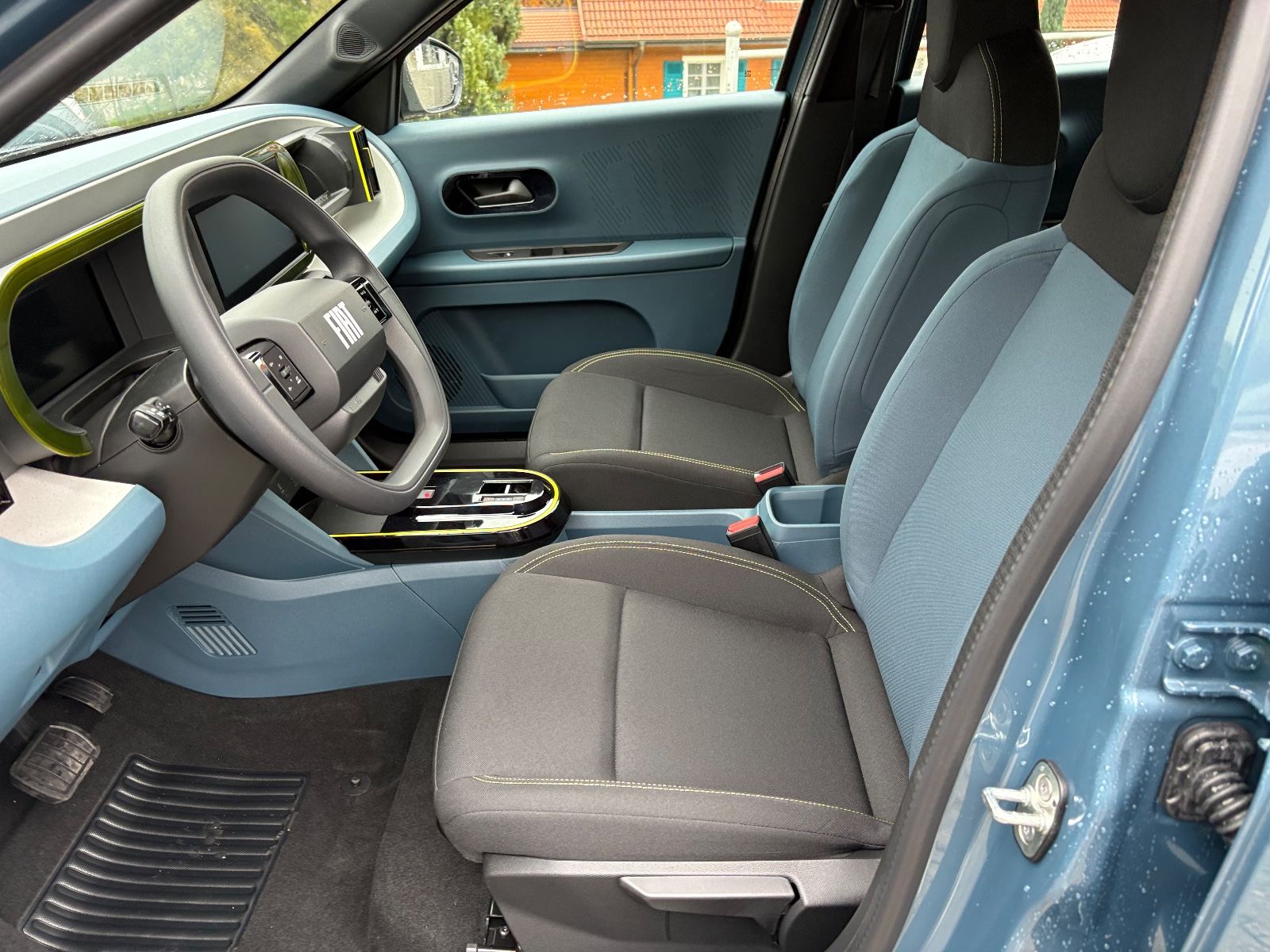 Fahrzeugabbildung Fiat Grande Panda 1.2 Hybrid AUTOMATIK, LED, CARPLAY