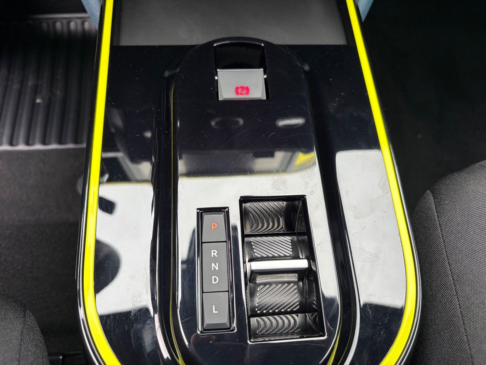 Fahrzeugabbildung Fiat Grande Panda 1.2 Hybrid AUTOMATIK, LED, CARPLAY
