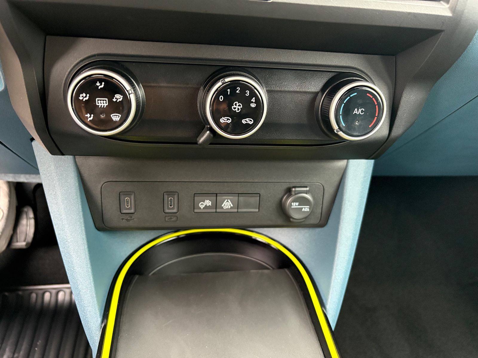 Fahrzeugabbildung Fiat Grande Panda 1.2 Hybrid AUTOMATIK, LED, CARPLAY