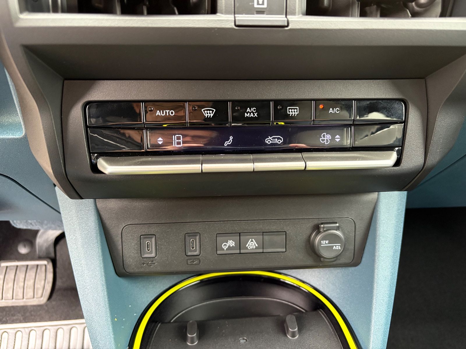 Fahrzeugabbildung Fiat Grande Panda 1.2 Hybrid  La Prima