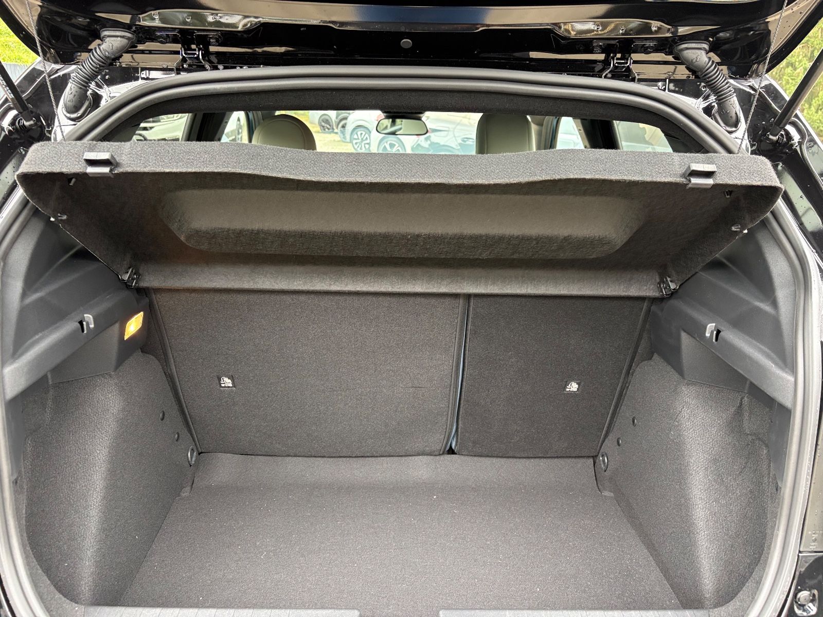 Fahrzeugabbildung Fiat Grande Panda 1.2 Hybrid  La Prima