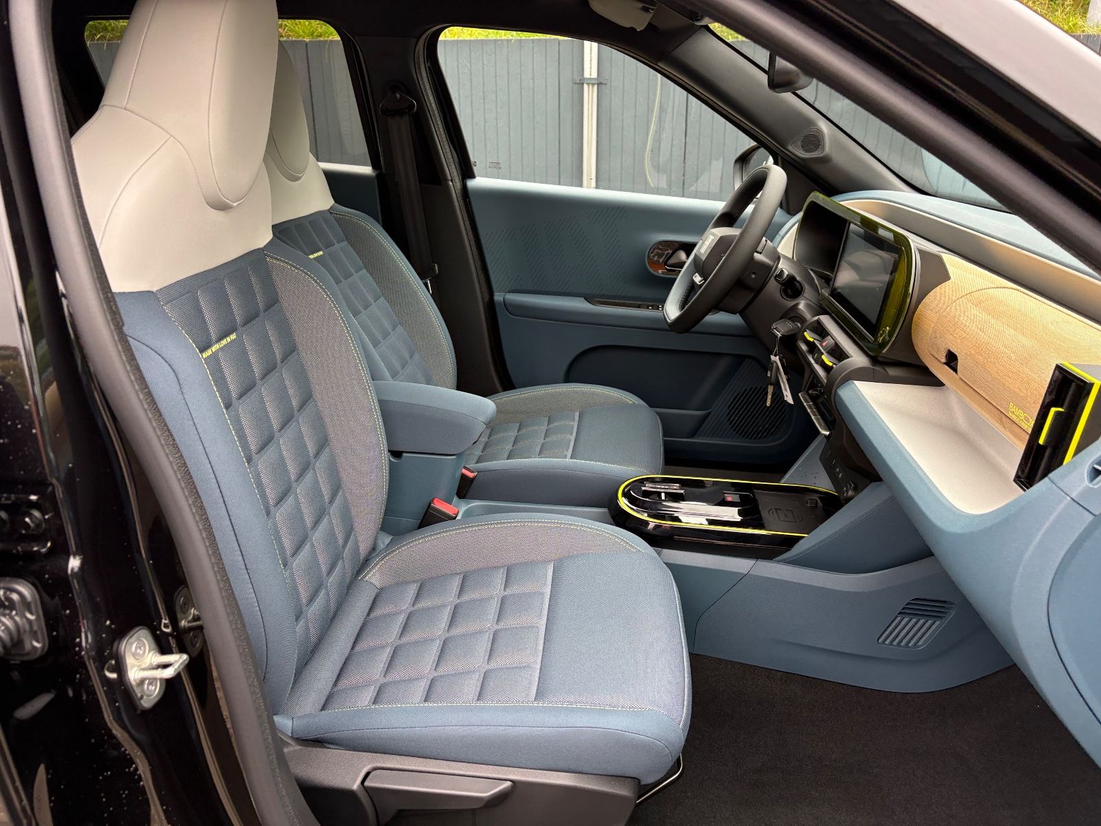 Fahrzeugabbildung Fiat Grande Panda 1.2 Hybrid  La Prima