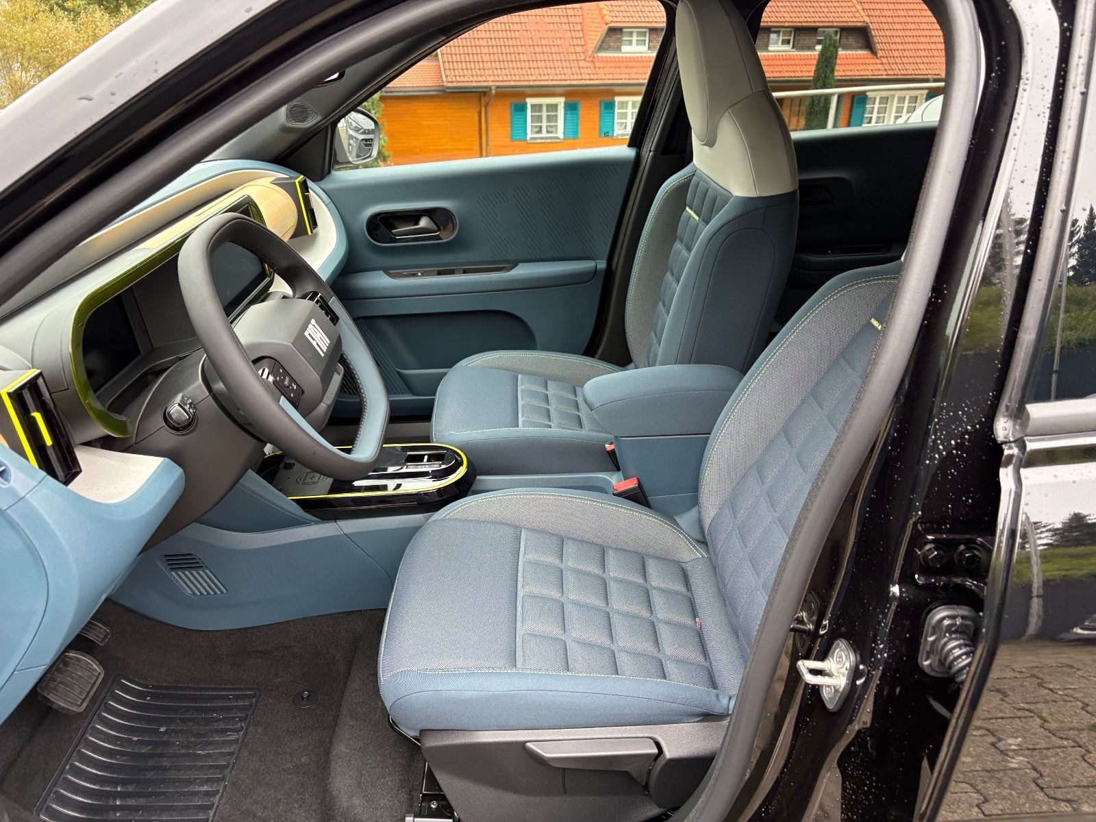 Fahrzeugabbildung Fiat Grande Panda 1.2 Hybrid  La Prima