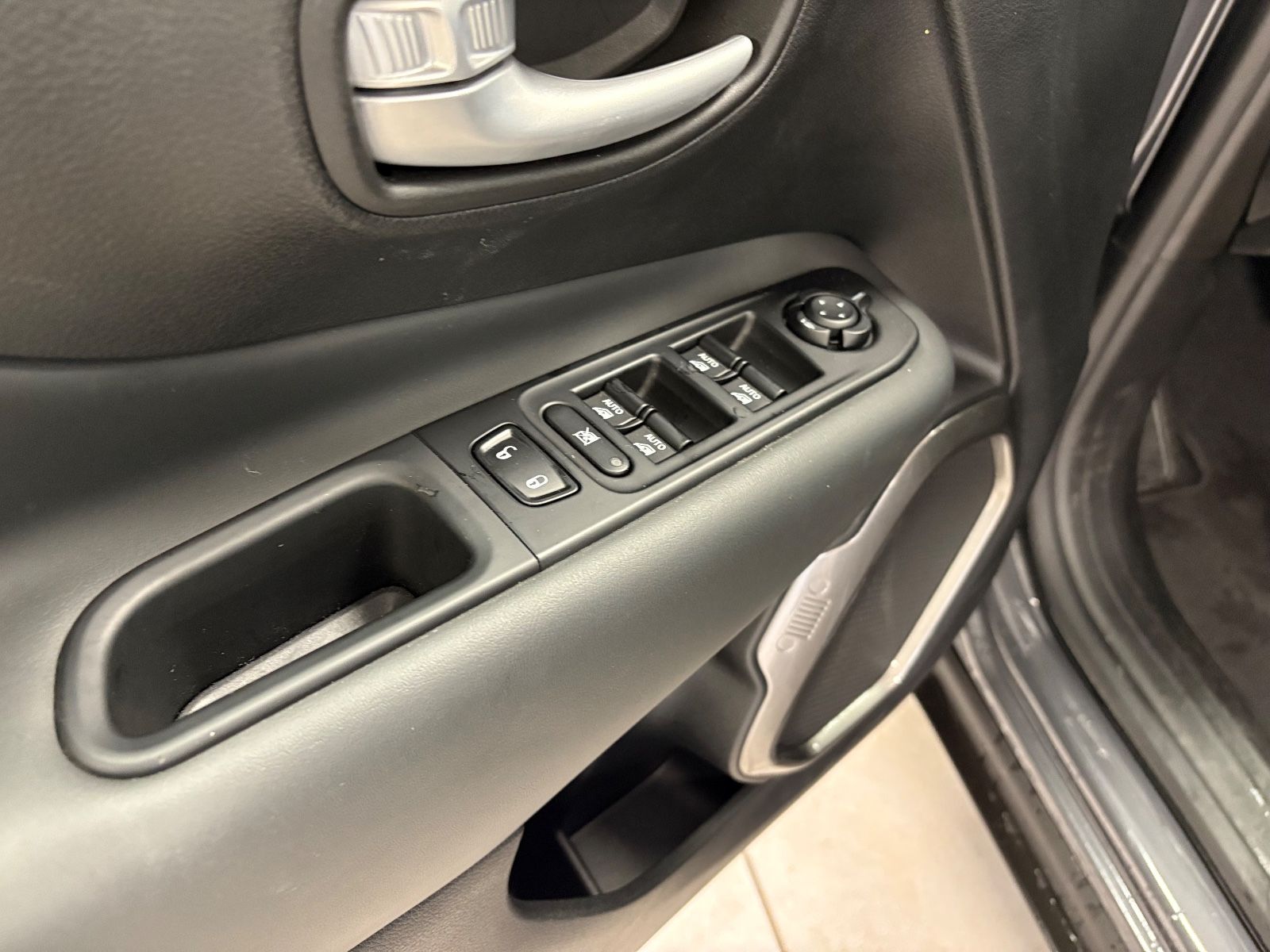 Fahrzeugabbildung Jeep Renegade AUTOMATIK, LED, KAMERA, LEDER