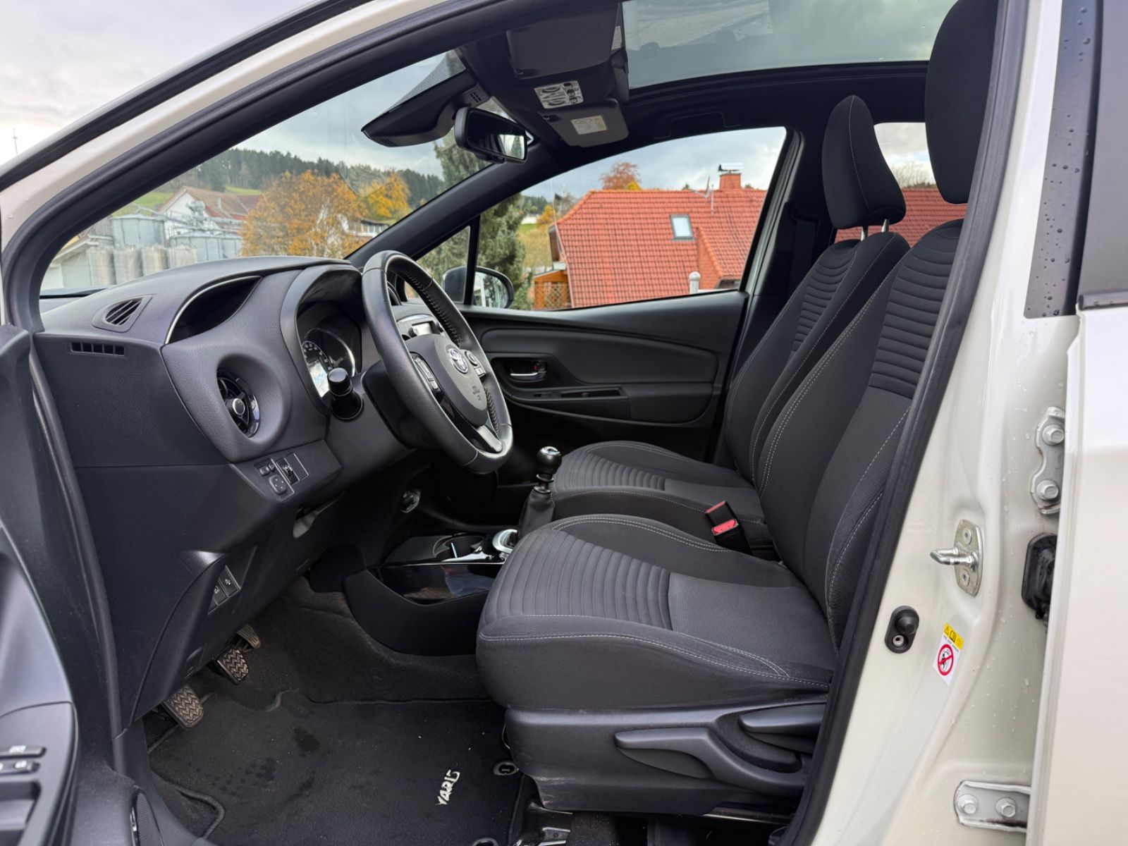 Fahrzeugabbildung Toyota Yaris NAVI, SITZHEIZUNG