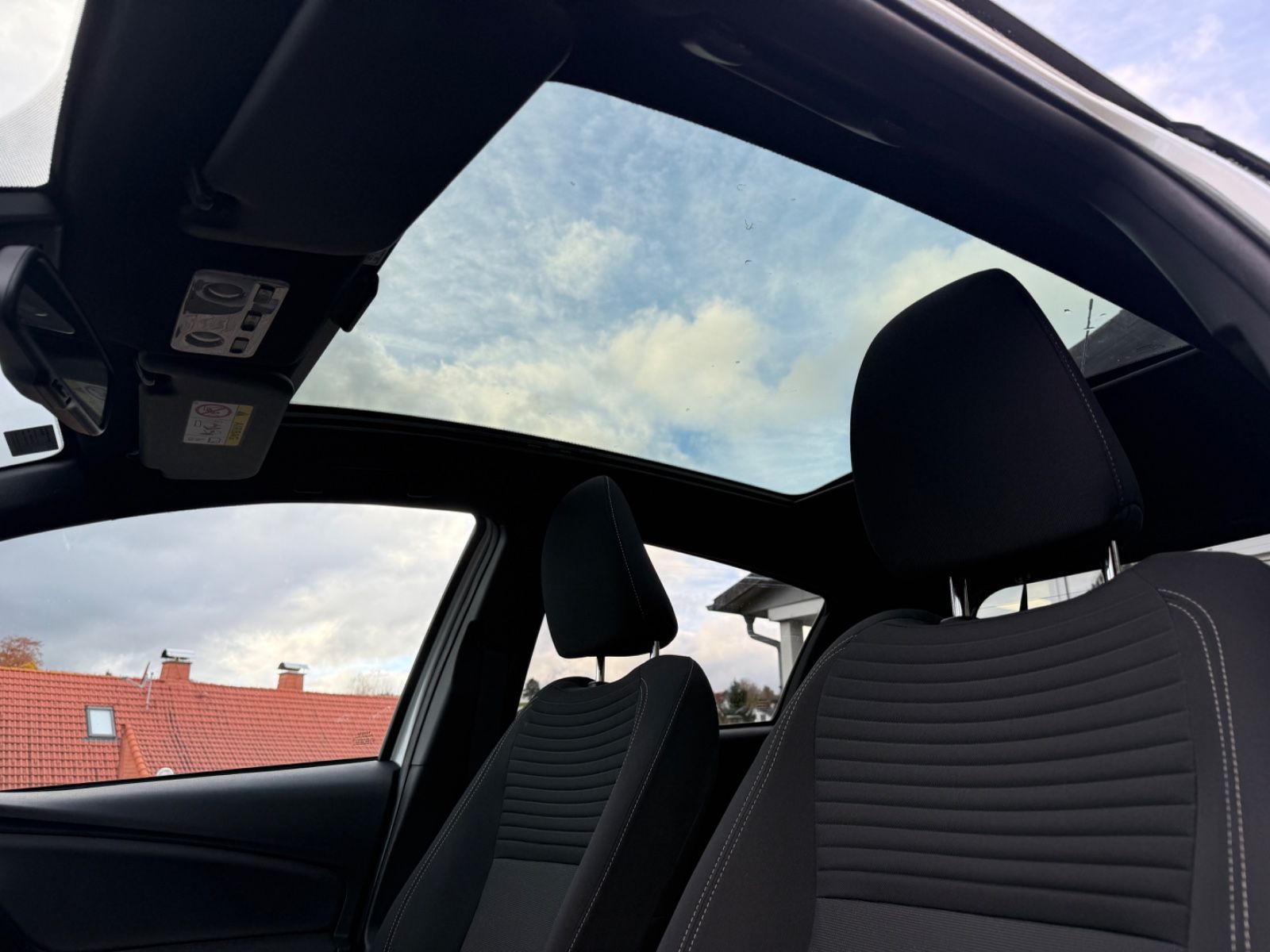 Fahrzeugabbildung Toyota Yaris NAVI, SITZHEIZUNG