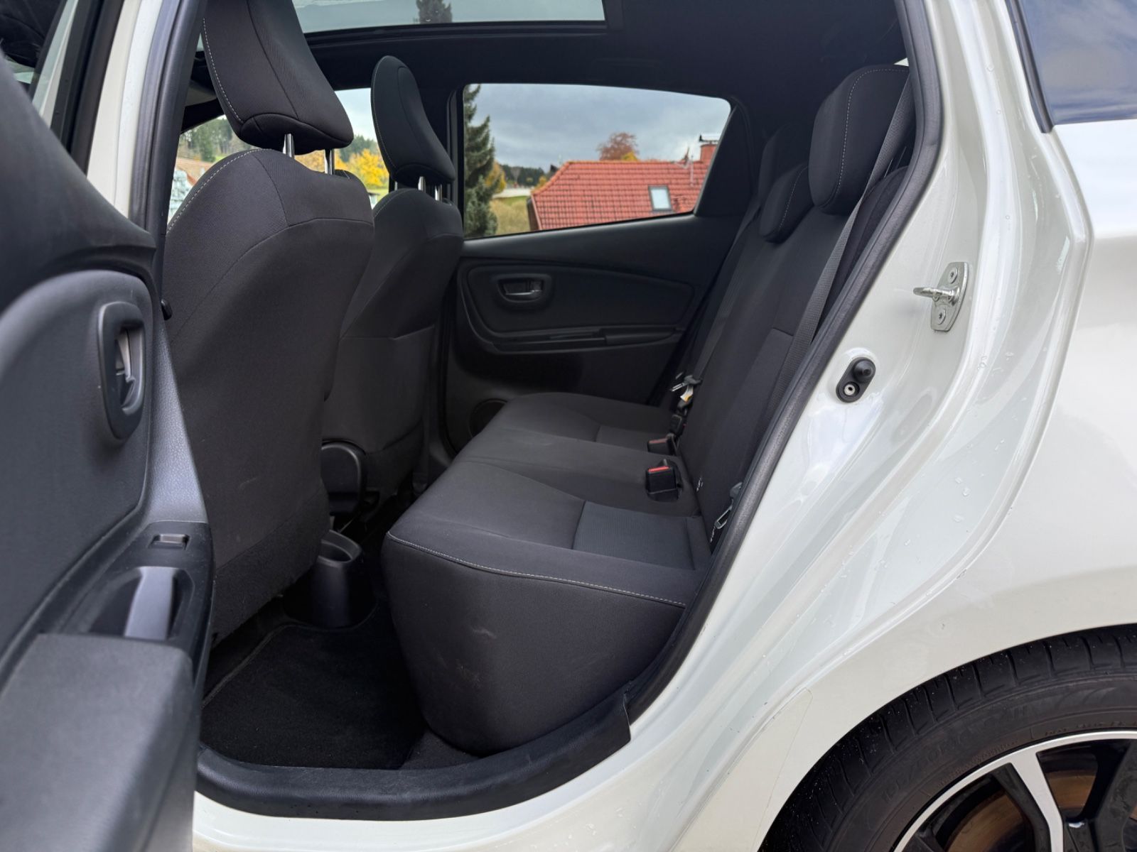 Fahrzeugabbildung Toyota Yaris NAVI, SITZHEIZUNG