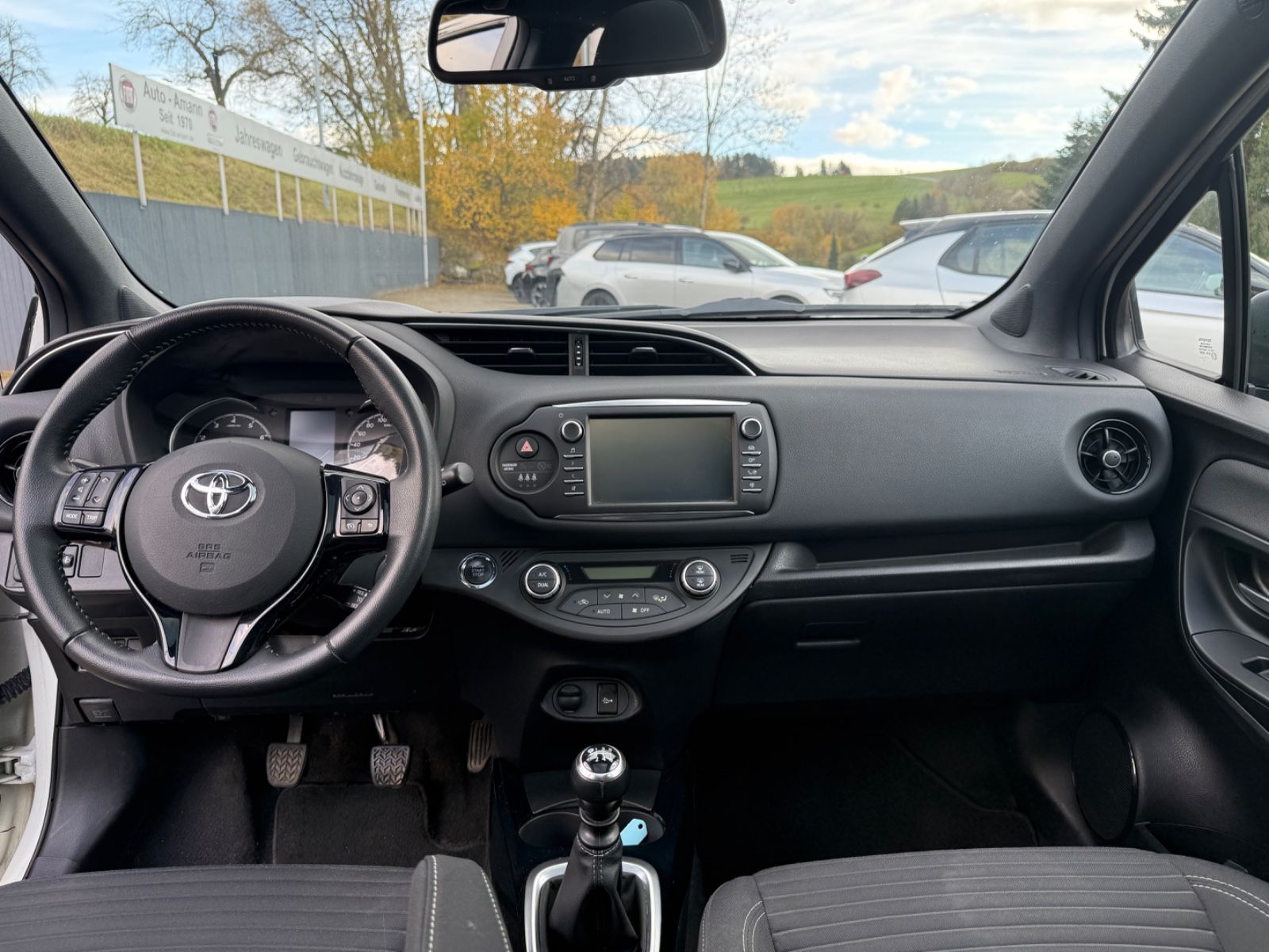 Fahrzeugabbildung Toyota Yaris NAVI, SITZHEIZUNG