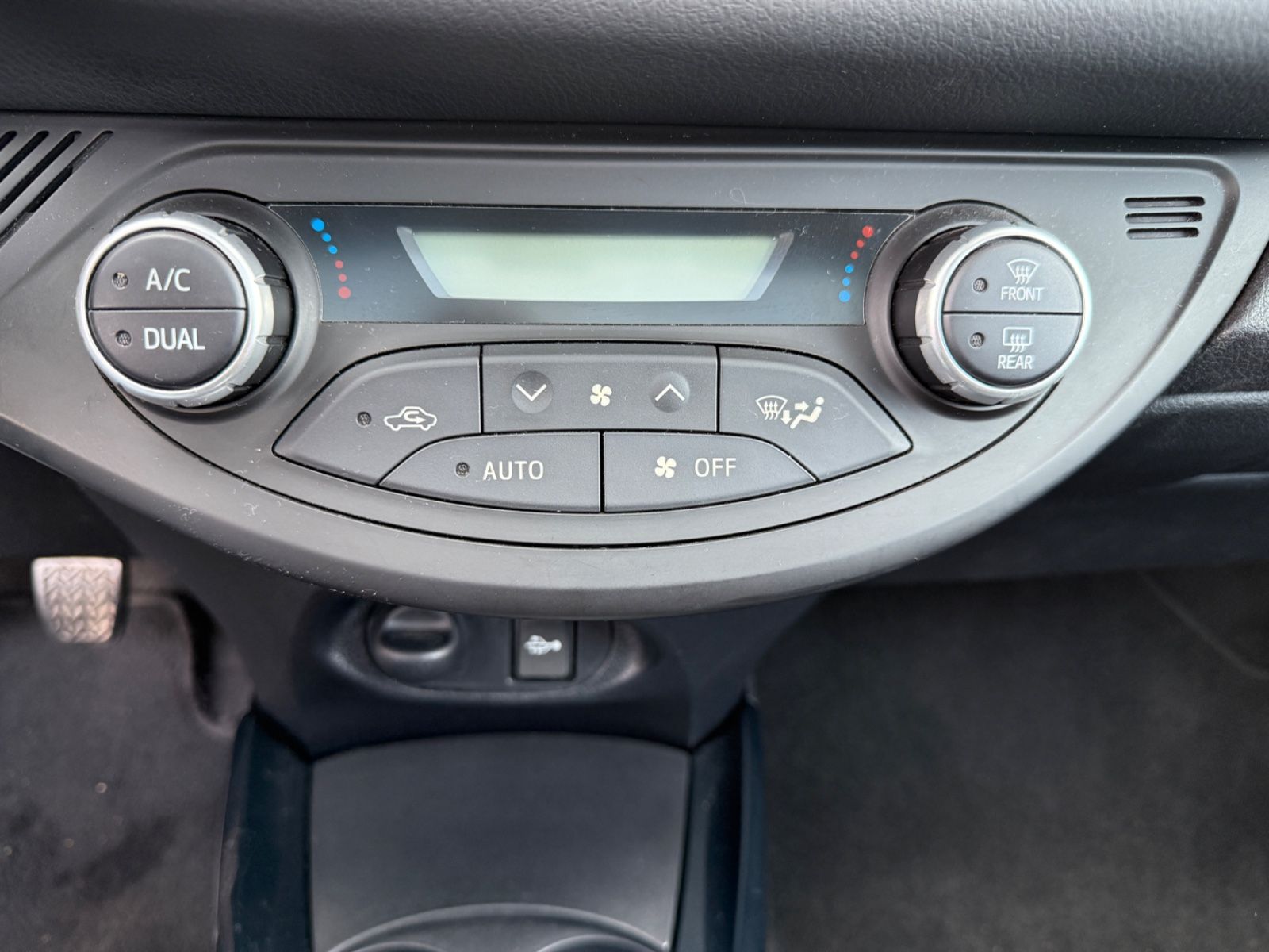 Fahrzeugabbildung Toyota Yaris NAVI, SITZHEIZUNG