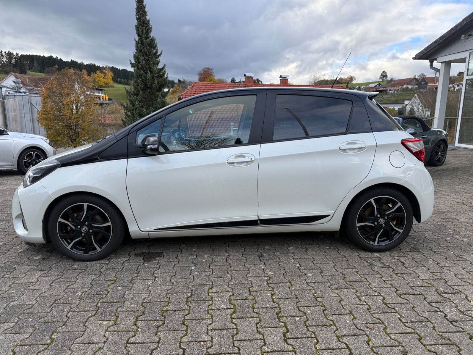 Fahrzeugabbildung Toyota Yaris NAVI, SITZHEIZUNG