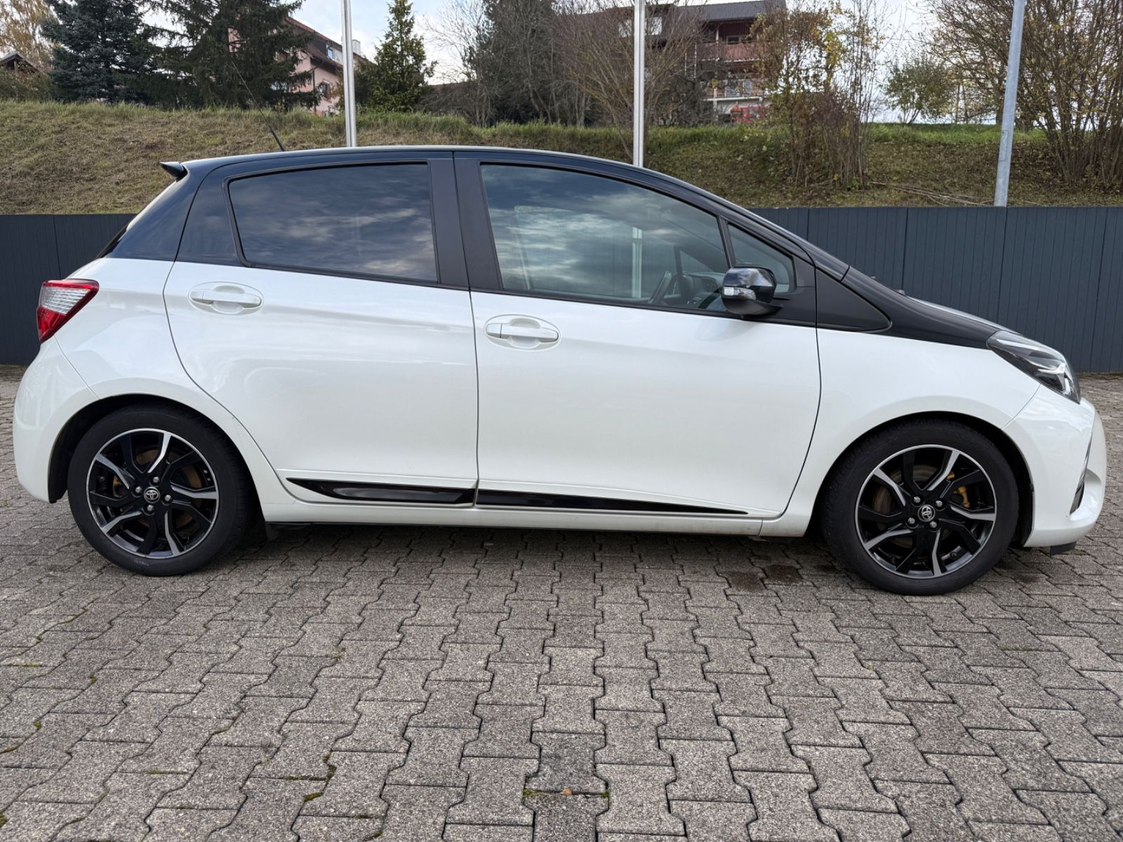 Fahrzeugabbildung Toyota Yaris NAVI, SITZHEIZUNG